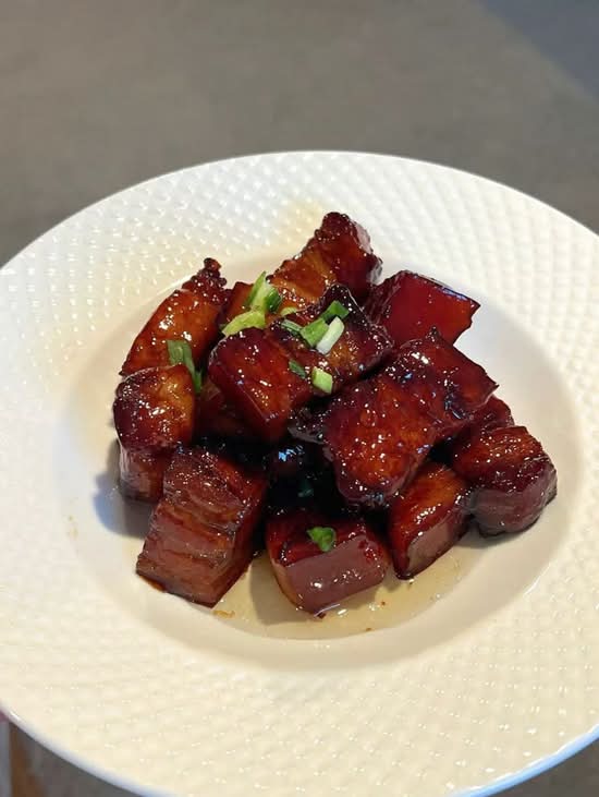 24. Braised Pork Belly / 红烧肉